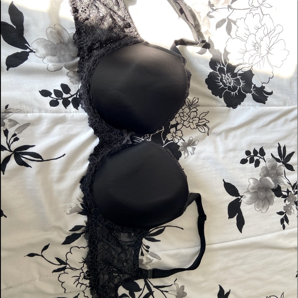 32DDD Victoria’s Secret Black Lace Bra